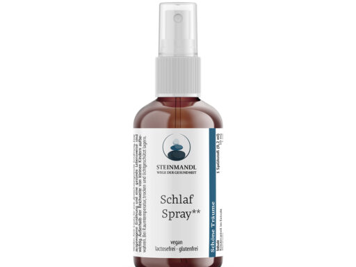 Eine braune Flasche mit der Aufschrift „Schlaf Spray“, einer weißen Sprühkappe und einem überwiegend weißen Etikett mit blauen Akzenten, das darauf hinweist, dass das Produkt vegan, laktosefrei und glutenfrei ist und zur Förderung des Schlafes entwickelt wurde.